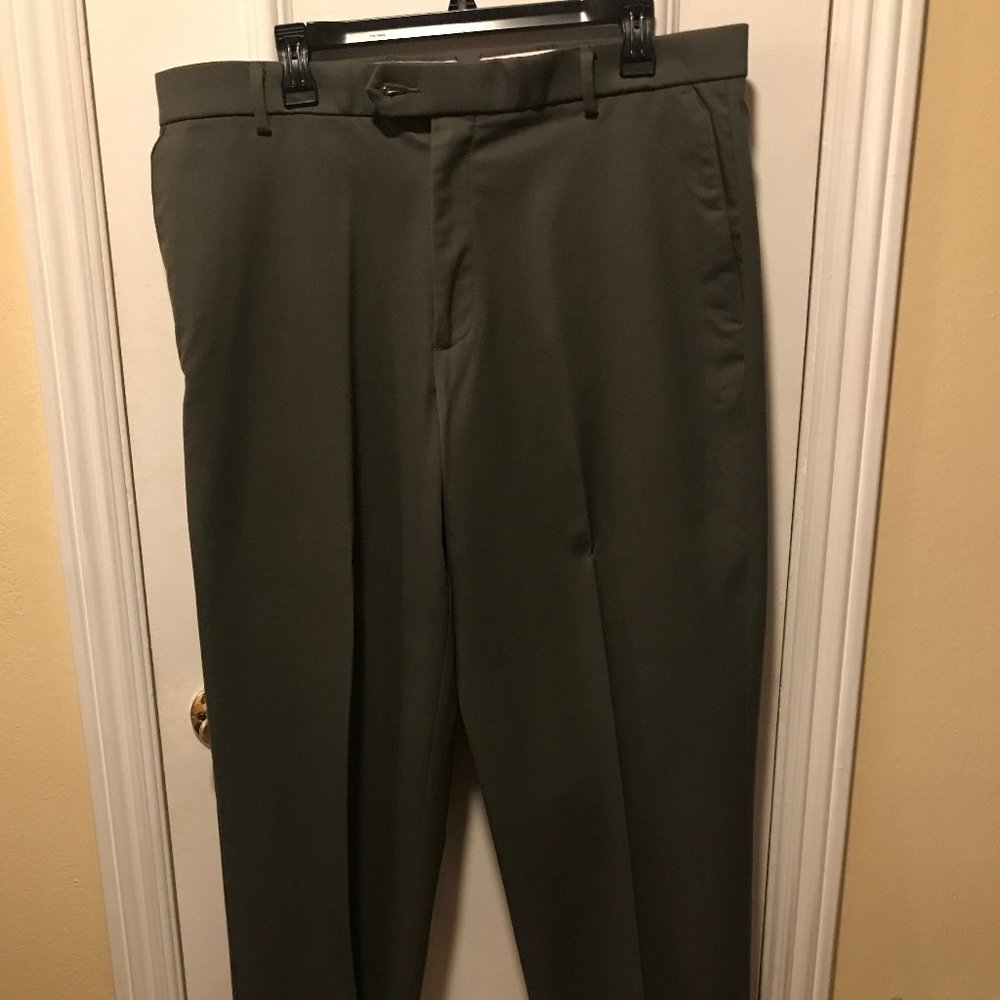 Dockers Brand Men's Olive Green Pants - Size 36/32